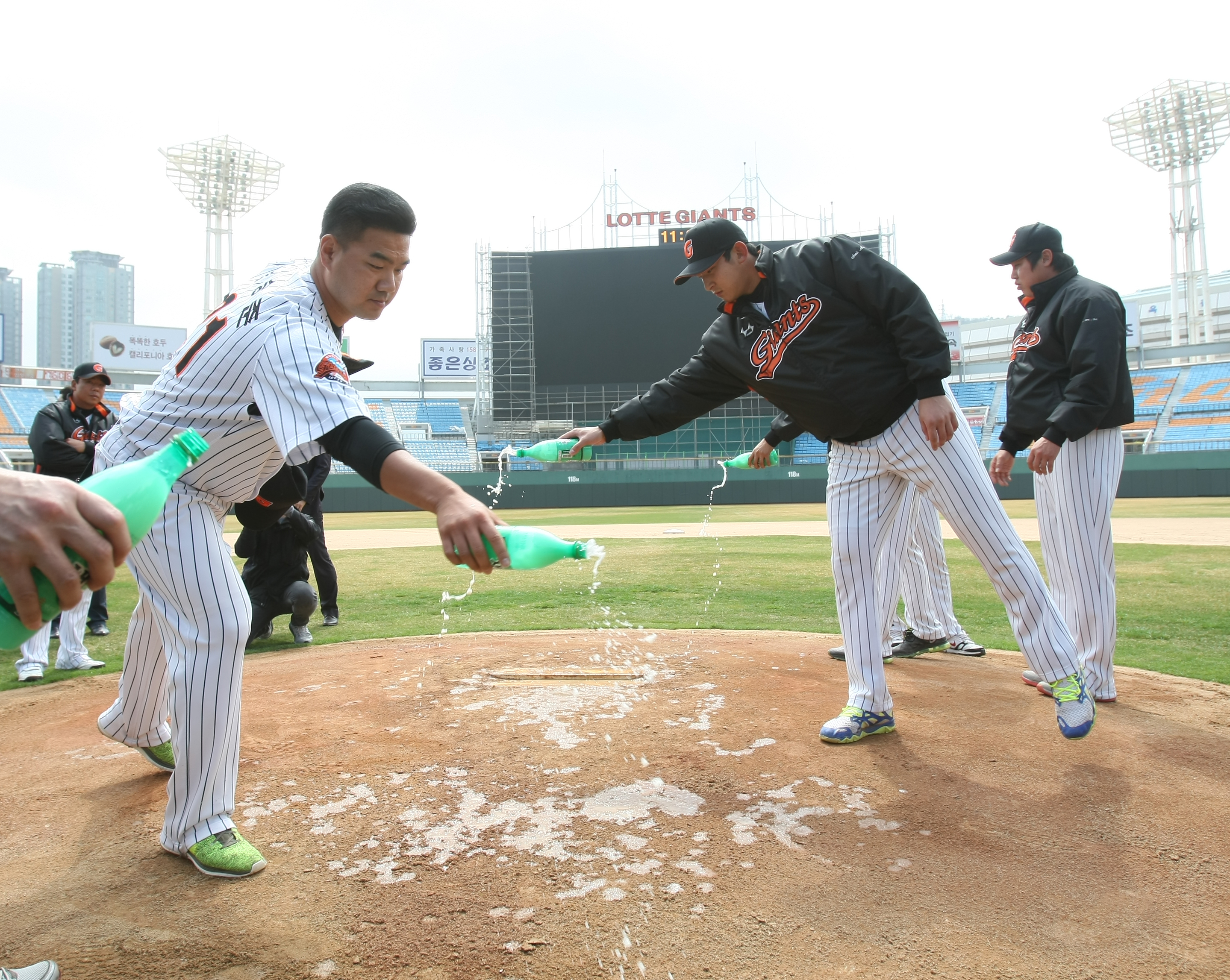 2014시즌 기원식 투수 송승준, 최대성 선수