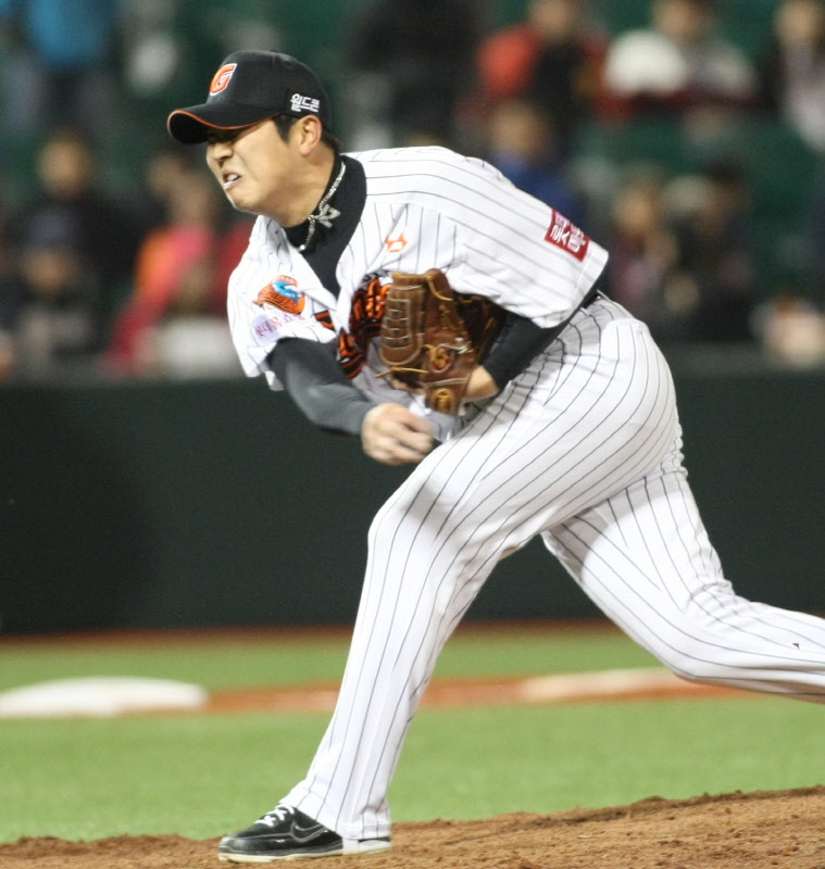 마무리투수 김성배선수의 역투모습