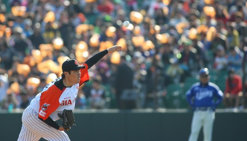 강영식선수의 역투모습