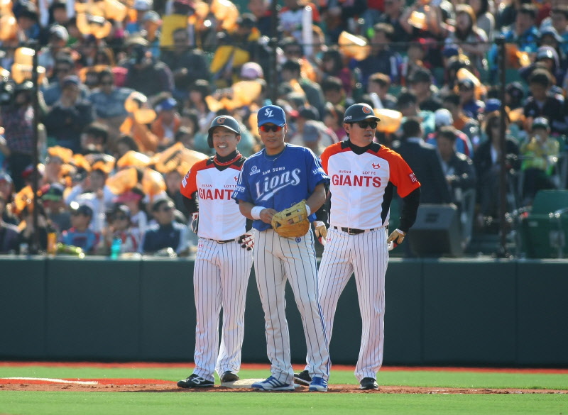 손아섭 치고 또 치고~