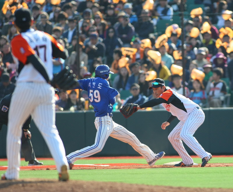 1루수비를보고있는 조성환선수