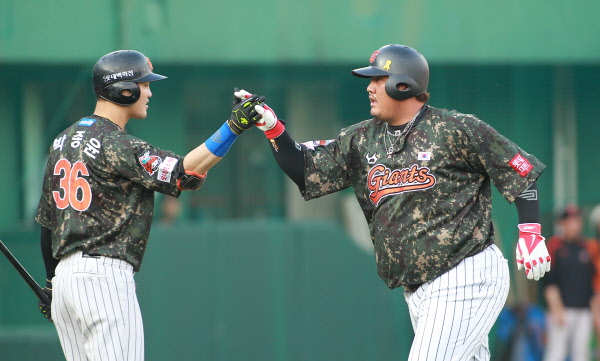 최준석의 솔로홈런