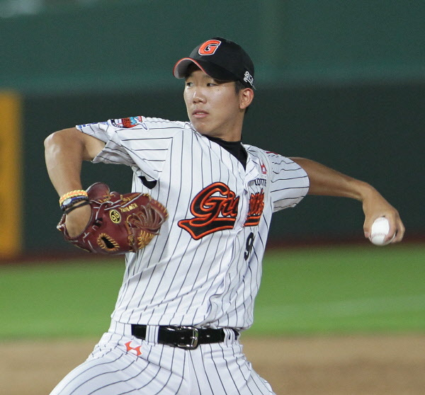 김유영선수의 역투모습