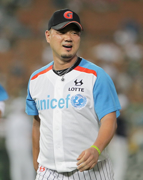 선발등판해 호투한 송승준선수의 역투모습