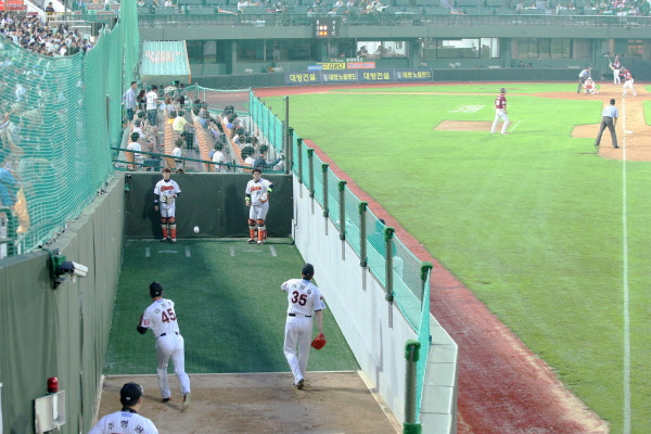 몸을 풀고있는 구원투수들