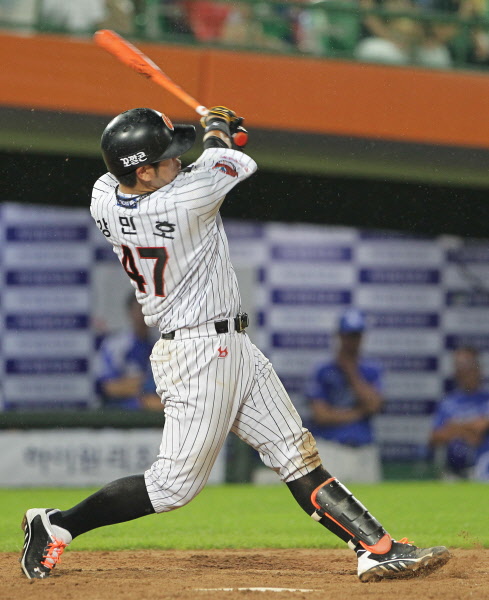 강민호선수의 솔로홈런