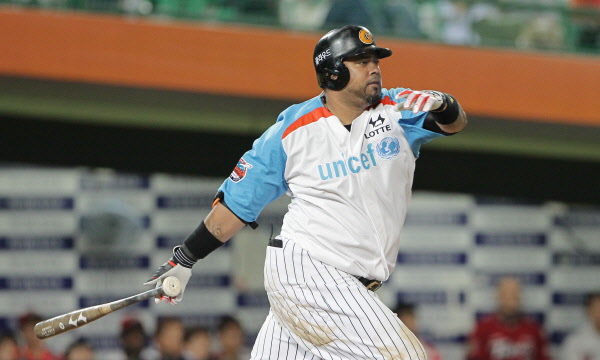 히메네스의 2타점 동점 적시타