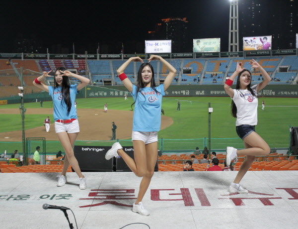 치어리더 공연 장면