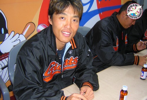 3월 27일 홈개막 홍보 중 이상목 선수의 모습