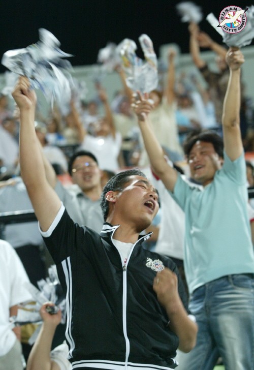 6월15일 LG전/7회말 롯데가 점수를 내자 환호하는 관중