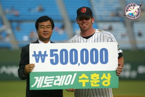 6월20일 DH-1 기아전/수훈상에 선정된 라이온선수