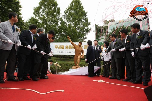 故 최동원 선수 동상 제막식