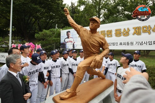 故 최동원 선수 동상 제막식