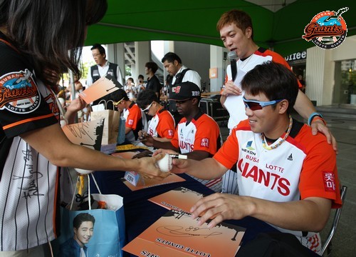 기장의 날 야외광장 팬 싸인회