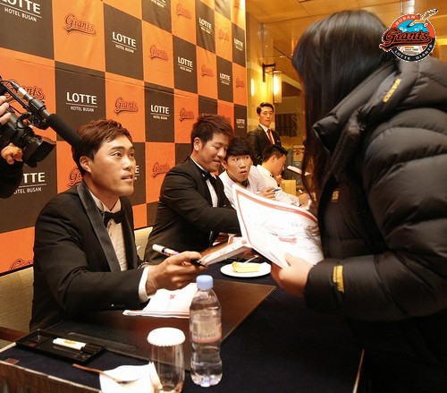 롯데 조성환·강민호·전준우·손아섭 선수, 일일 호텔리어