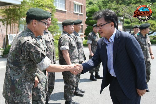 53사단 위문품 전달