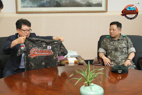 53사단 위문품 전달