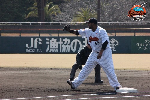 히메네스 1루 수비는 가뿐하지