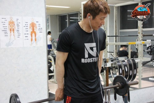 웨이트트레이닝하는 이승화